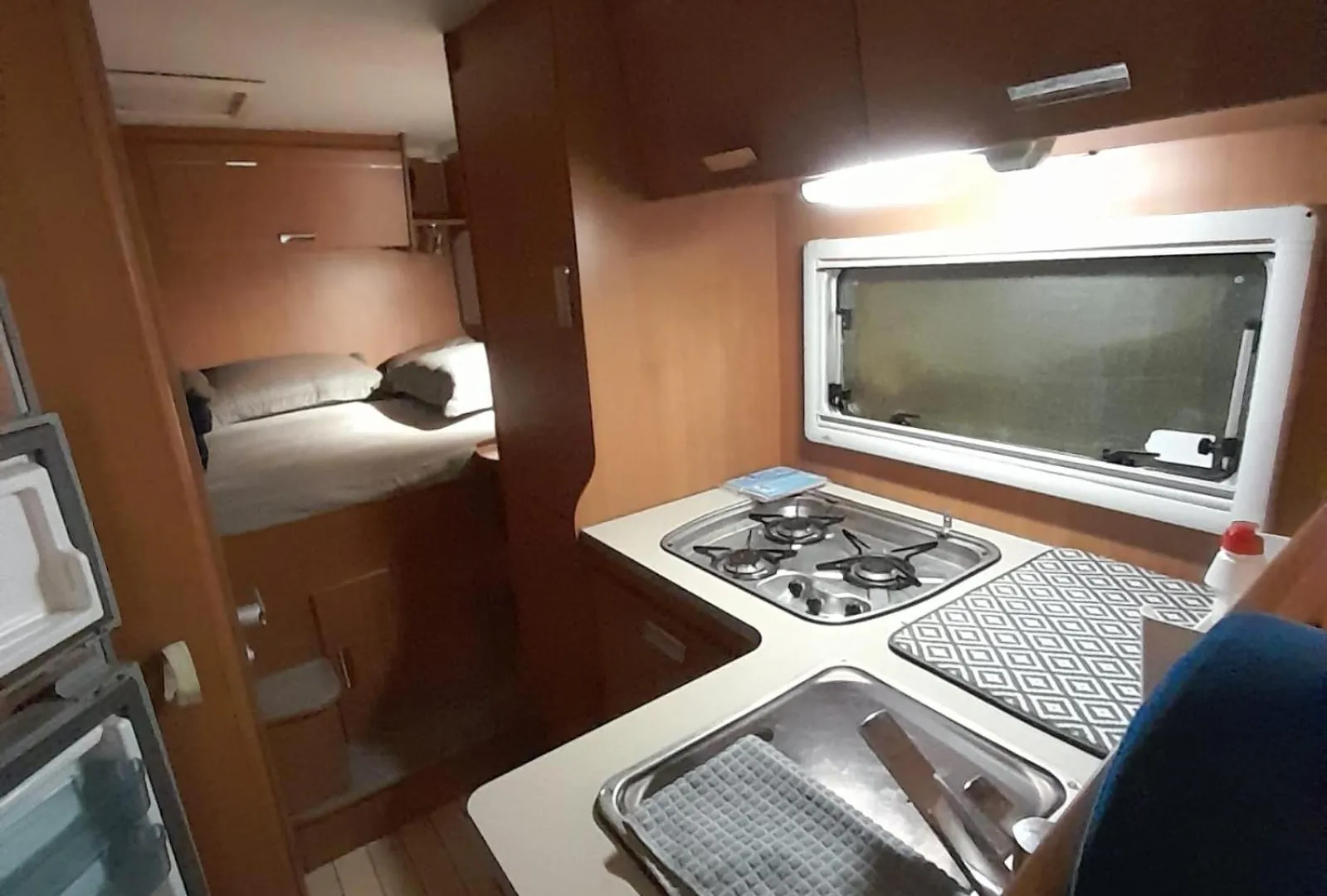 אתר קמפינג טיראנה Camper Van For Rent אלבניה